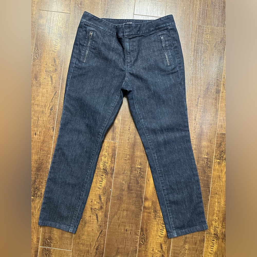 Ann Taylor Loft size 4 modern crop denim pants. Worn a few times.
